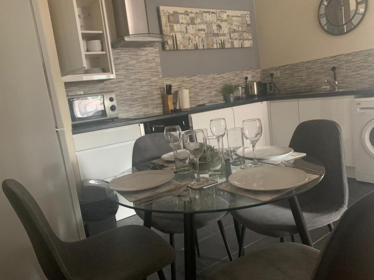 Absolute Stays In Sherwood- Nottingham Castle- Capital Fm Arena Nottingham- Contractors-Free Wifi- Free Parking- Long And Short Stays- Families-East Midlands Airport-Trent Bridge-Actors-Aria Court- Mansfield Buitenkant foto